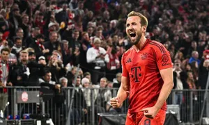 Kane lập hat-trick, đưa Bayern trở lại đỉnh bảng