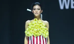 Đầm hình bỏng ngô, tượng Oscar trên sàn catwalk