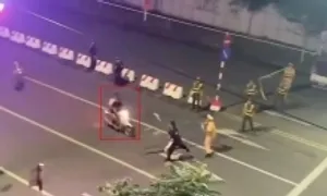 Barie nào ngăn 2 thanh niên rú ga 'thông chốt' tông cảnh sát cơ động?
